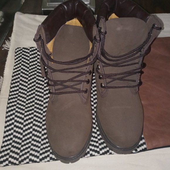 Brown Leather Timberlands - Picture 6 of 9